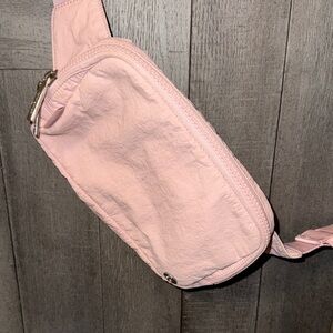 Lululemon Preowned Light Pink, Metal Zipper Crossbody Bag/Purse (Authentic)